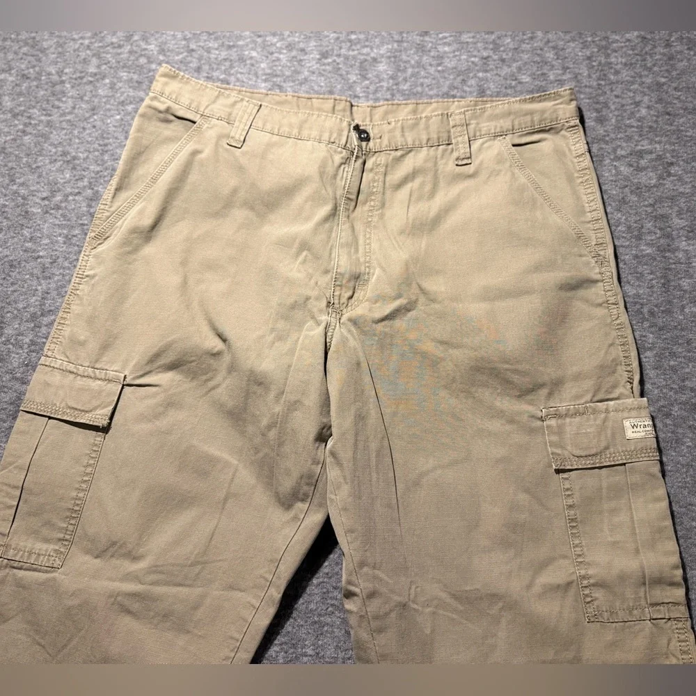 Wrangler Cargo Khaki Pants mens 38x32 tan brown cotton Straight comfort nice!